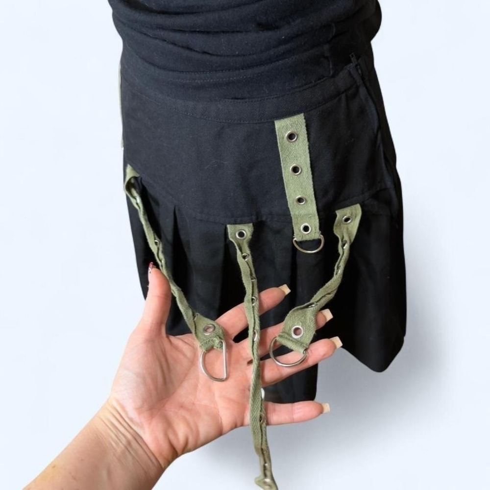 Social Collision‎ black pleated mall goth mini skirt with olive bondage straps - Picture 3 of 8